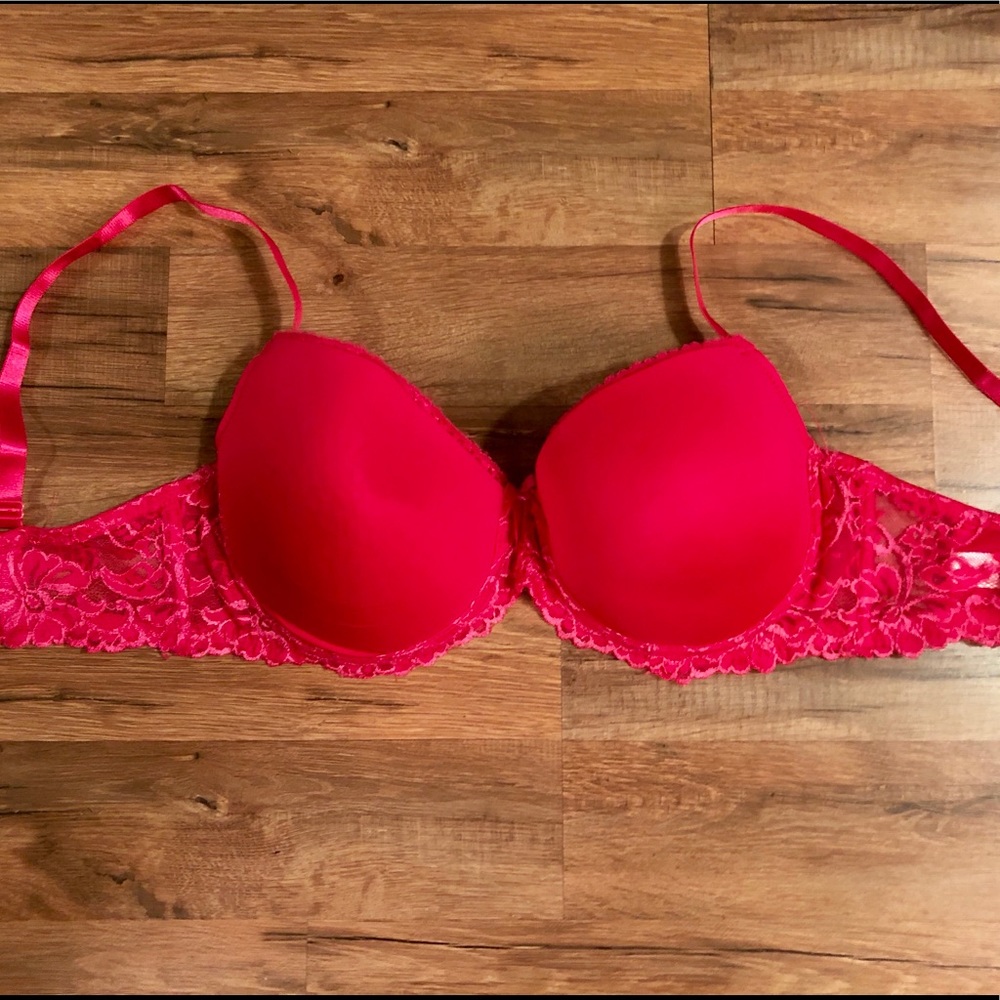 40D Delta Burke Hot Pink Lace Bra